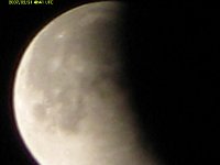 Lune 0390w  Malgré un ciel très nuageux voici les premières photos prises par un étudiant de l'UTL